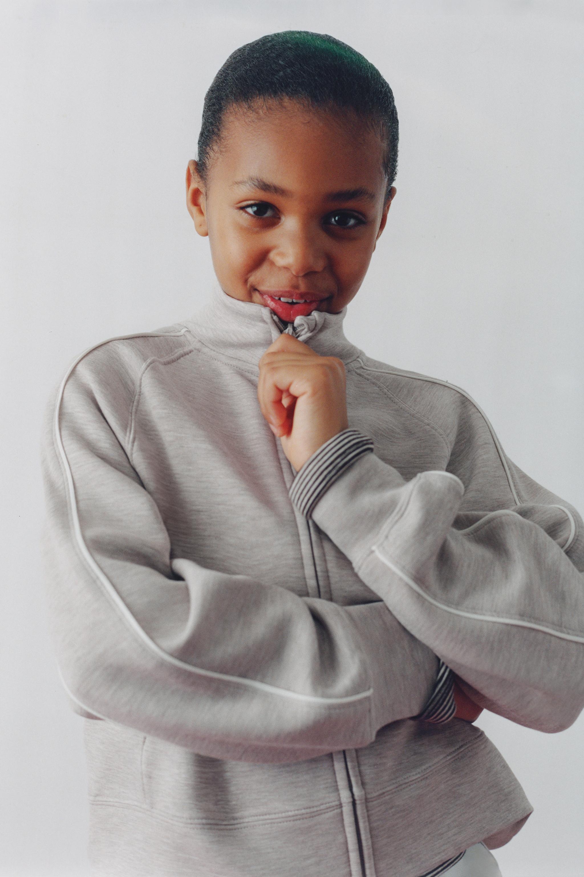SWEAT DE SPORT À LISERÉS EN CONTRASTE